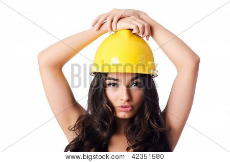 Jovem mulher com hellow capacete branco