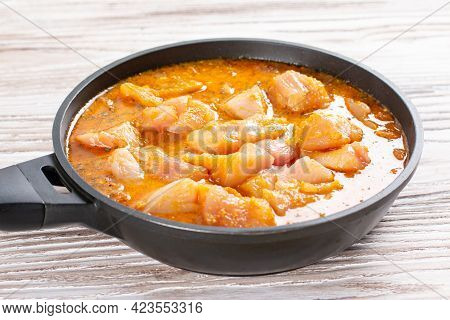 Meat And Curry Sauce In A Pan. Chicken Kadhai. Indian Spicy Chicken Curry. Cooking Step By Step
