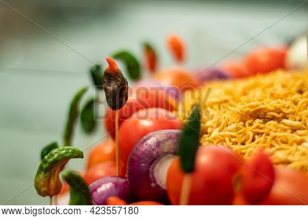 Street Food Has Been Arranged In A Large Ball Also Bombay Pepper Onion And Chanachur That Is A Tasty