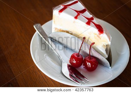 Vanilla Cake Topping With Cherry Sauce
