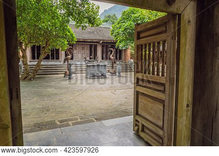 Trang An Scenic Landscape Complex In Ninh Binh Province, Vietnam A Unesco World Heritage Site. Resum