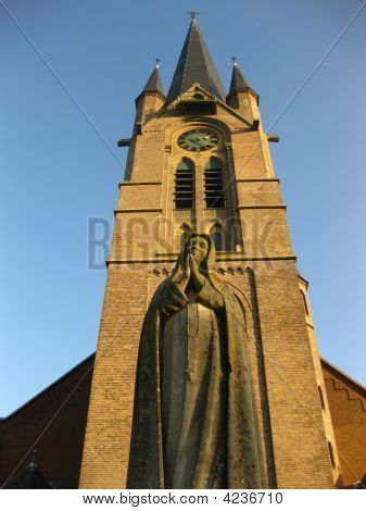 Churchtower และแมรี