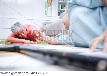 Concept Of Elderly People Who Are Sick Fell On The Ground Unable To Walk Couples Hold Hands And Get 