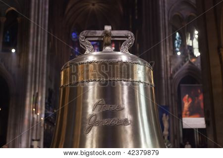 neue Glocken von Notre Dame de Paris Kathedrale