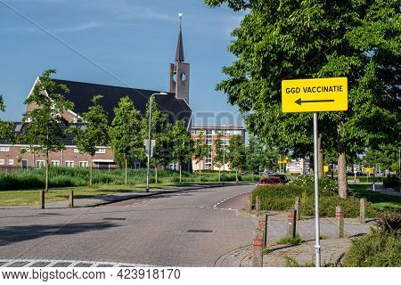 Urk Flevoland Netherlands June 2021, Sign Pointing Towards A Corona Or Covid-19 Vaccination Facility