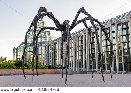 Ottawa, Canada May 23, 2021: Maman Spider Sculpture In Front The National Gallery Of Canada, Located