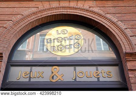 Toulouse , Occitanie France - 06 06 2021 : La Grande Recree Logo Text And Sign Brand Great Recreatio