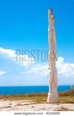 40 Dziewiczy statua