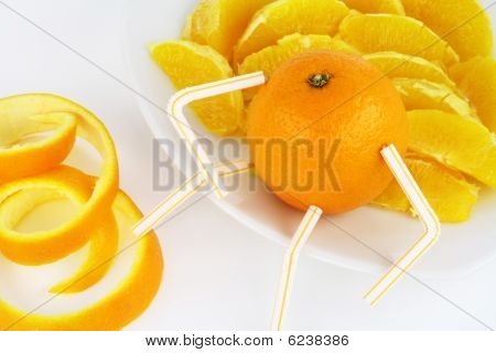 Orange und orange Segmente auf einer Platte