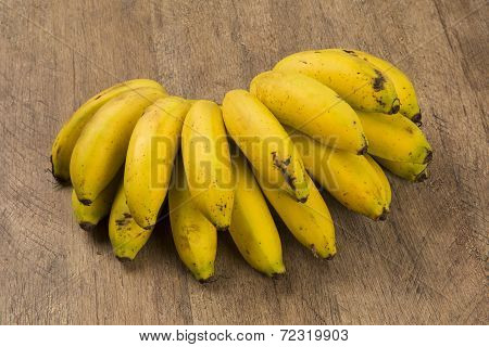 A banch of gold bananas