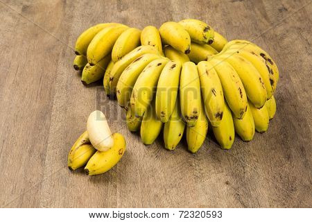 A banch of gold bananas