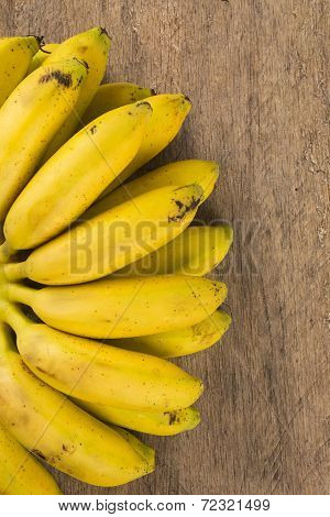 A banch of gold bananas