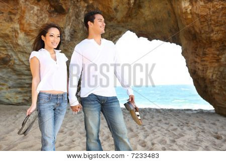 Couple sur la plage en amour