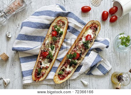 Baguette Boats With Chicken And Mushrooms