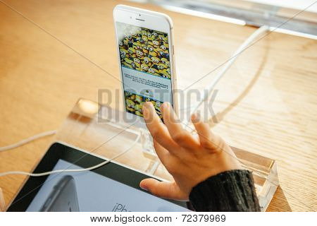 Children playing on new Apple iPhone 6