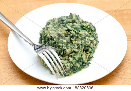 Scrambled egg with spinach, onion and basil. Italian style uova strapazzate al verde