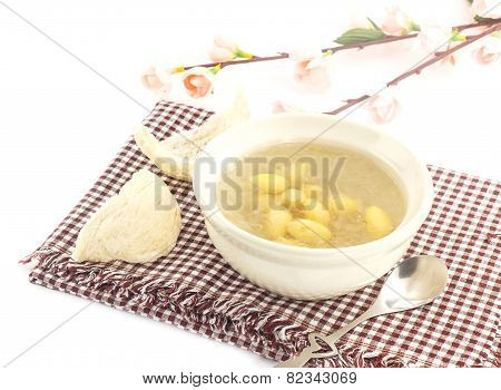 Luxury Dessert - Bowl Of  Bird Nest With Gingo