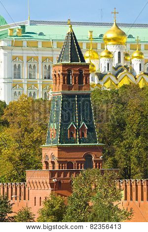 Moscow, Kremlin Tower And Annunciation Cathedral