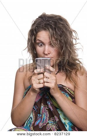 smuk kvinde med telefon
