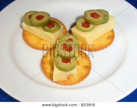 Hors Douerves: Crackers e formaggio svizzero con olive