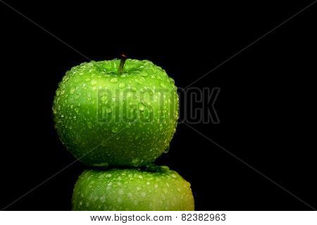 Green wet apple