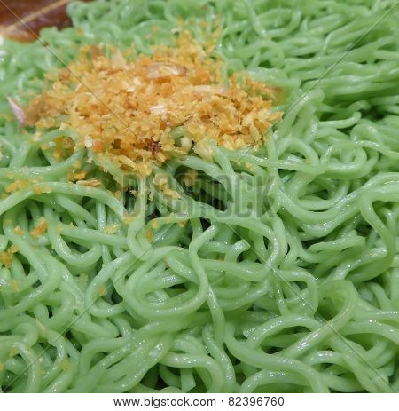 Green Noodle With Fried Garlic