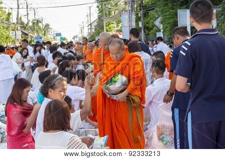 Many people give food and drink for alms to 1536 Buddhist monks in visakha bucha day