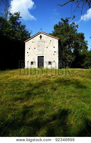 Italy  Lombardy     In  The Arsago Seprio Old     Closed Brick   Step    Wall  Grass