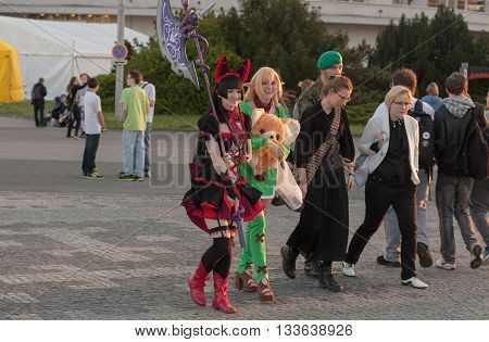 Two Cosplayers Dressed As The Character Elin From Game Tera