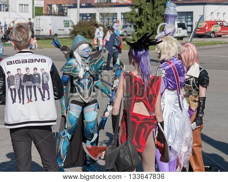 Cosplayers Dressed As Characters From Pc Games