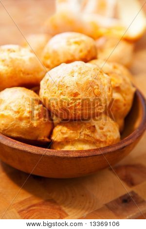 Käse-gougères