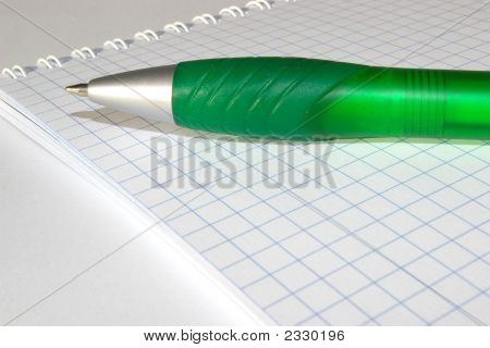 Cuaderno y pluma