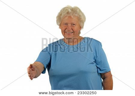 Starší žena dává ruku pro Handshake