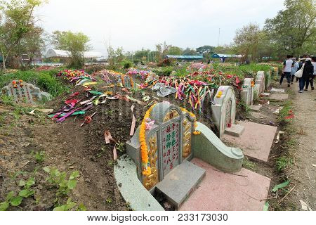 Ratchaburi, Thailand - April 4, 2017 : The Graveyard At Qingming Festival At Jing Gung Cemetery.
