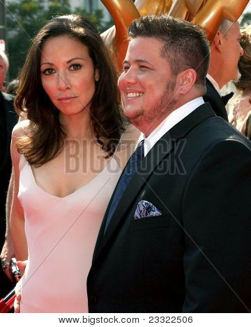 LOS ANGELES - 10 de setembro: Jennifer Elia, Chaz Bono chegando na Creative Arts Emmys 2011 no Nokia Th