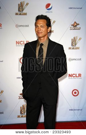 LOS ANGELES - 10 de setembro: Benjamin Bratt chegando 2011 NCLR ALMA Awards realizada no Santa Monica Civ