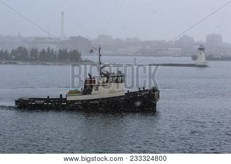 New Bedford, Massachusetts, Usa - March 25, 2018: Tug Jaguar Circling In Sudden Snow Squall While Aw