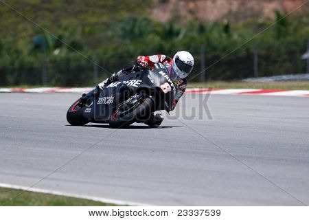 เซปัง มาเลเซีย - 22 กุมภาพันธ์: MotoGP ของนาง Barbera ของ Aspar Ducati ทีมทำให้จักรยานเพื่อทดสอบการ