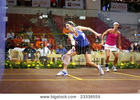 KUALA LUMPUR, Malásia - 18 de março: Alison Waters (Inglaterra) em azul joga Rachael Grinham (Austrália)