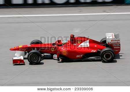 SEPANG, Malajsie - 8. dubna: Týmu Scuderia Ferrari Fernando Alonso PSE akce na kolejích na