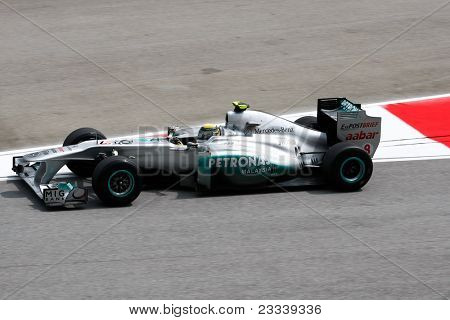SEPANG, Malajsie - 8. dubna: Nico Rosberg F1 týmu Mercedes GP Petronas převezme do stopy 
