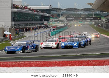 세 팡-6 월 19 일: 자동차 벗은 Sepan에서 일본 슈퍼 GT 3 라운드 경기에서 롤링 시작에서