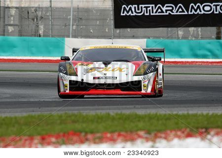 SEPANG, Malajsie - 18. června: The Lamborghini Gallardo #88 auto JLOC klade v některých kolech praxi v t