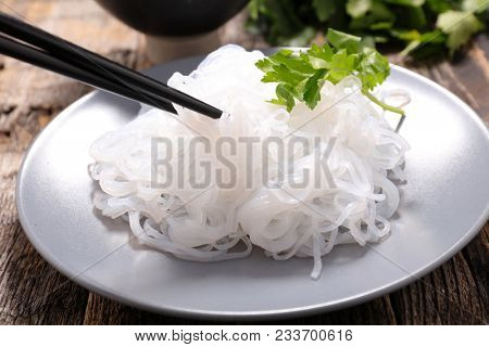 shirataki and chopsticks