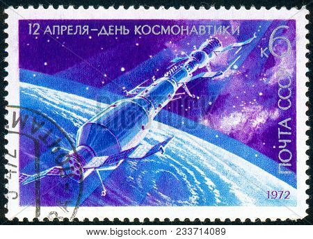 Ukraine - Circa 2018: A Postage Stamp Printed In Soviet Union, Ussr Show Salyut Space Station Docked