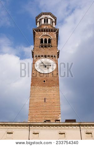 Torrei Dei Lamberti Monument, Verona In Italy