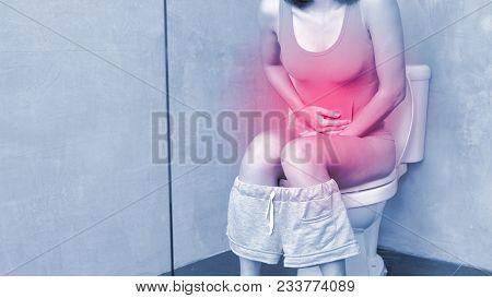 Woman Feel Pain With Constipation In Wc