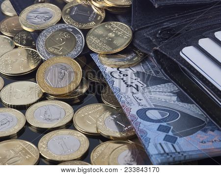 Wallet, Open With Saudi Riyal Coins And 500 Banknotes