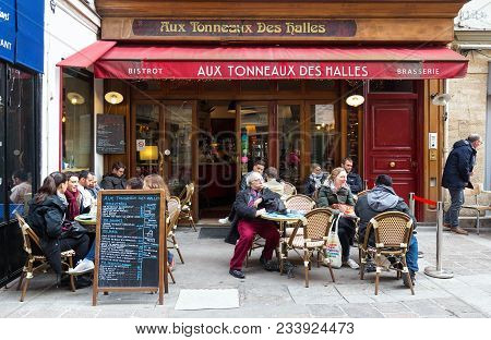 Paris France -march 24 , 2018: A Traditional French Bistro Aux Tonneaux Des Halles Located At Montor