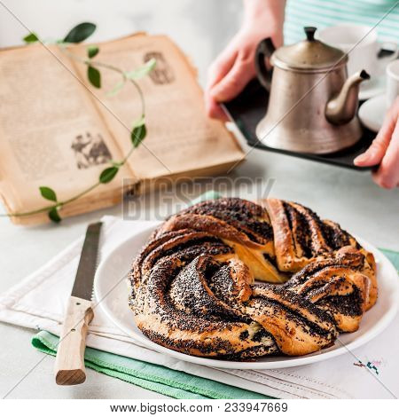 Braided Babka Brioche Wreath With Poppy Seed Filling, Square